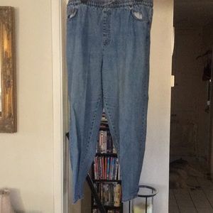 Drawstring and elastic waistband. Mom jeans.